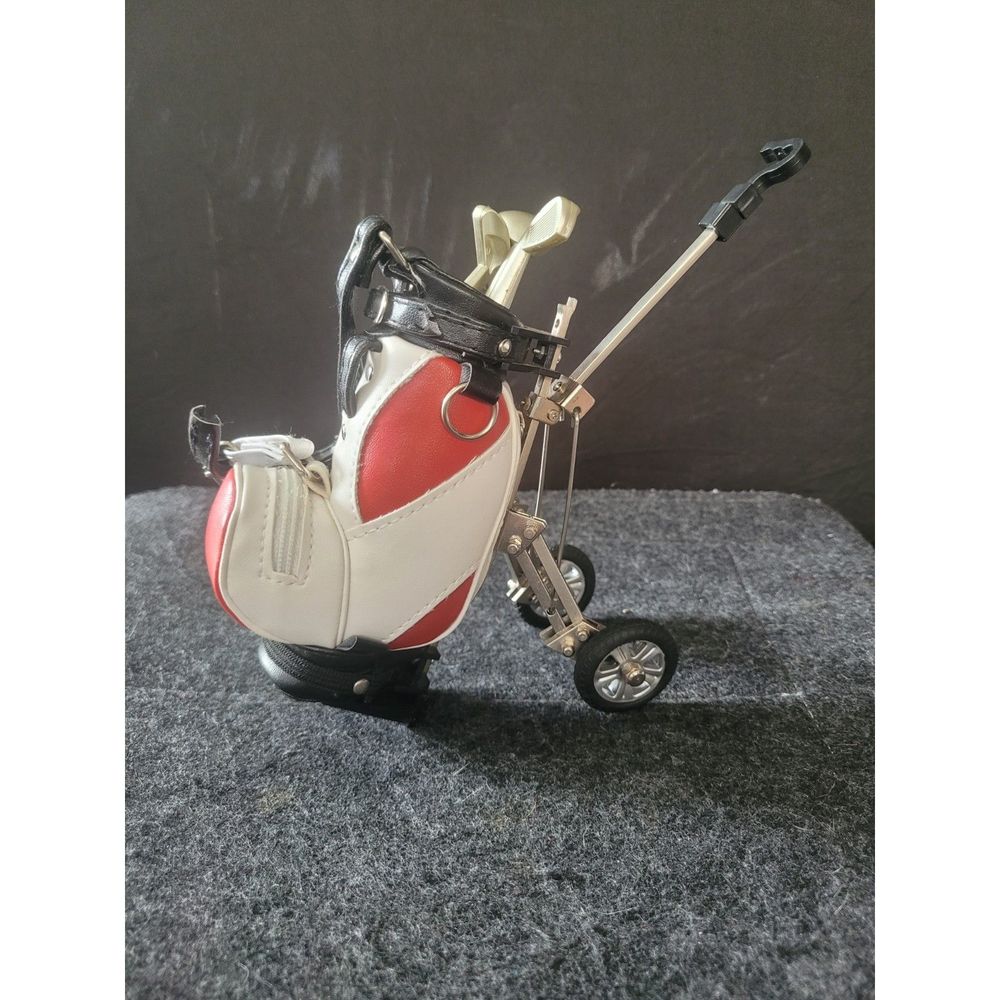 Unique Mini Desktop Golf Souvenir Pen Set.  In great Condition